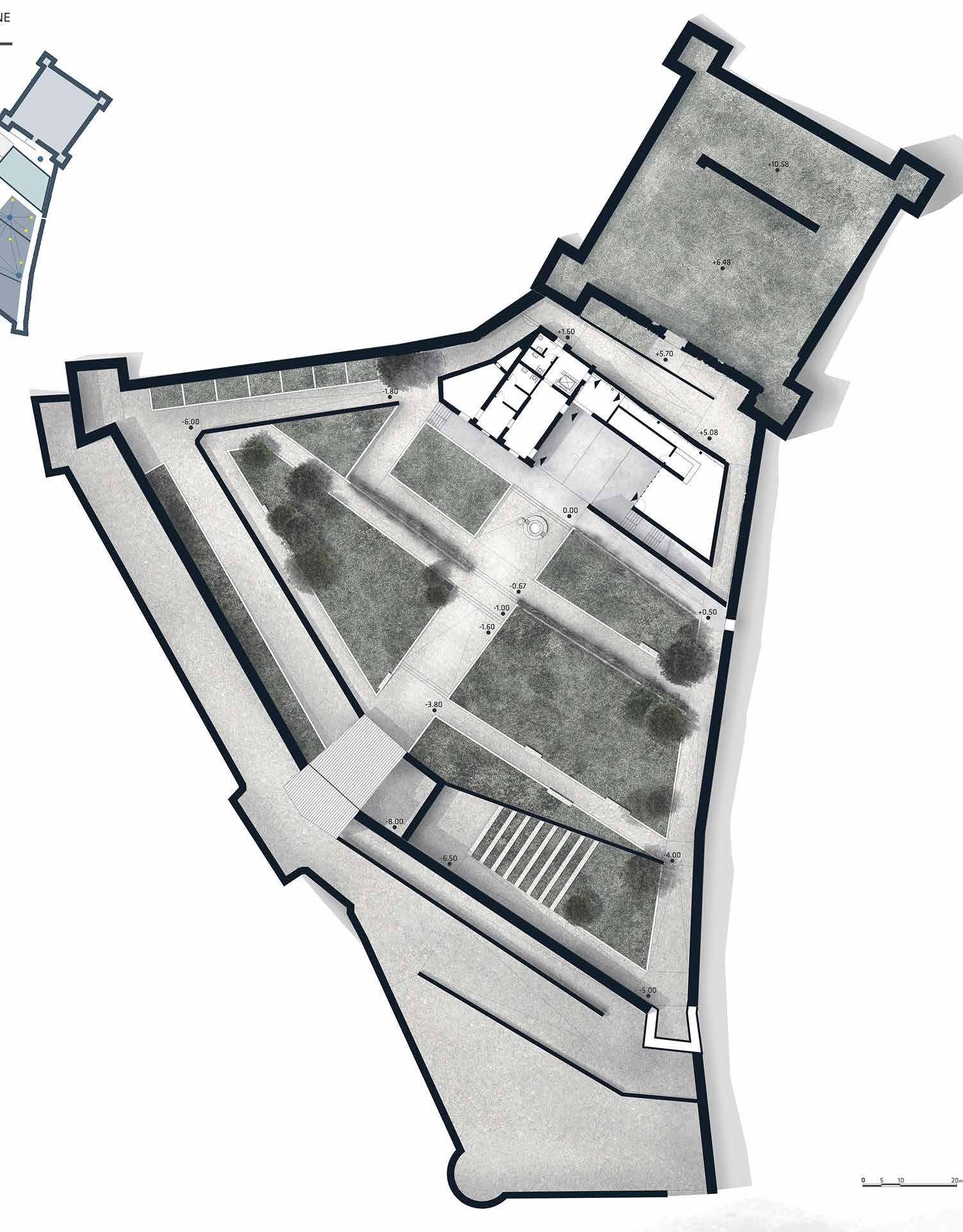 Neuer Lageplan der Festung von Pietrasanta: dreieckige Anlage mit Bastionen, Gartenfeldern, Wegen und Treppen, oben der Palazzo Guinigi mit dem neuen Museumsteil